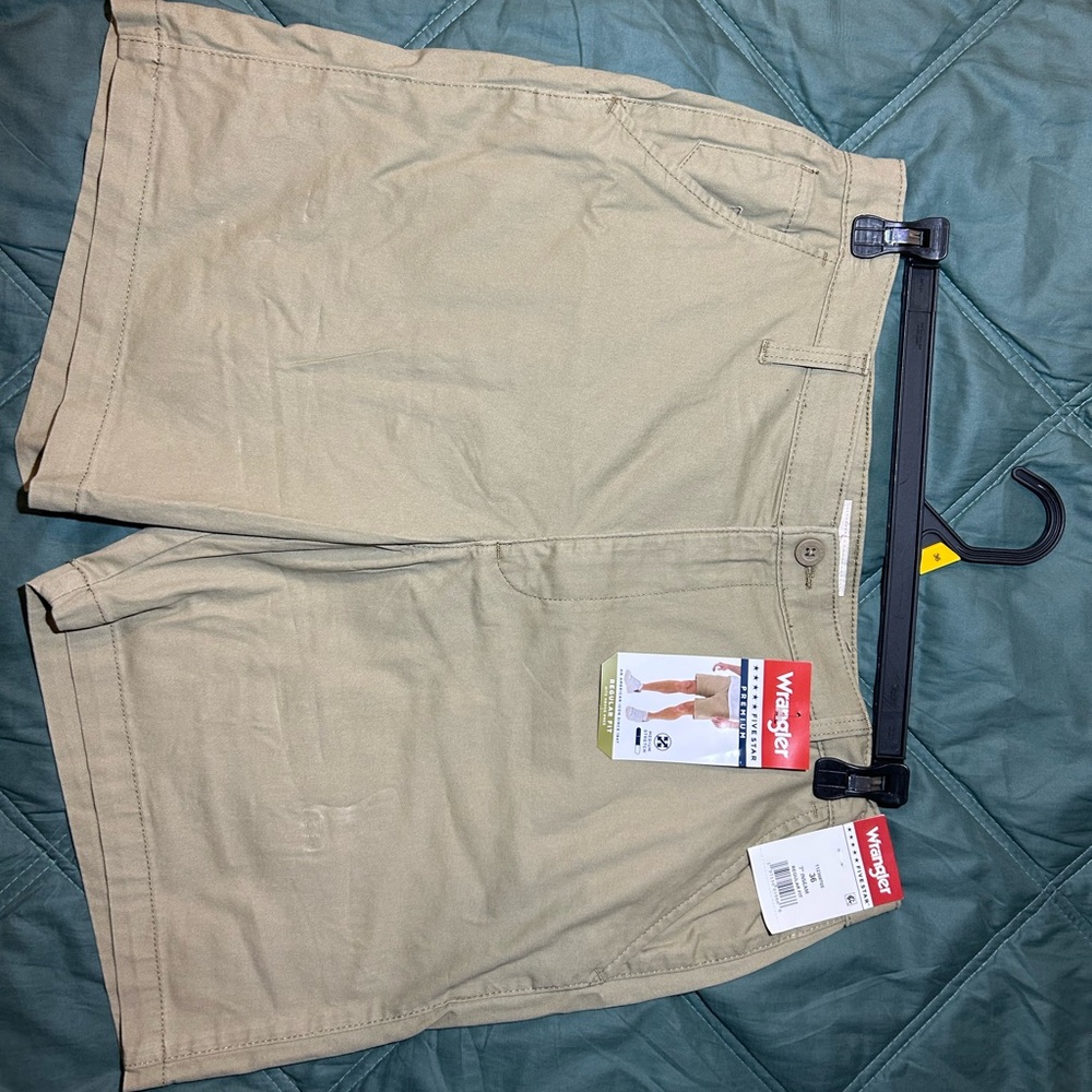 Wrangler Men's Khaki Flat Front Shorts